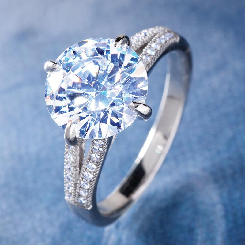 Platinum-finished DiamondAura® Avalon Ring