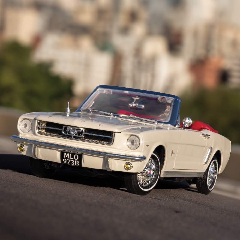 Goldfinger 1964 1/2 Ford Mustang (White)