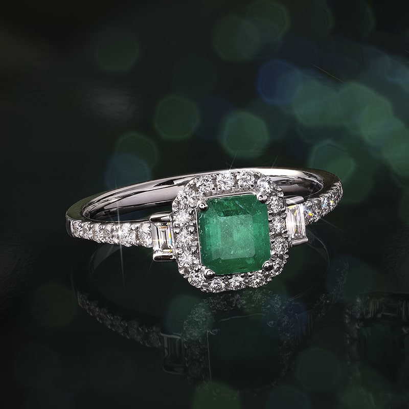 18k White Gold Colombian Emerald and Diamond Ring